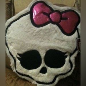 Monster high skullette pillow,pink bow,white skull,black outline